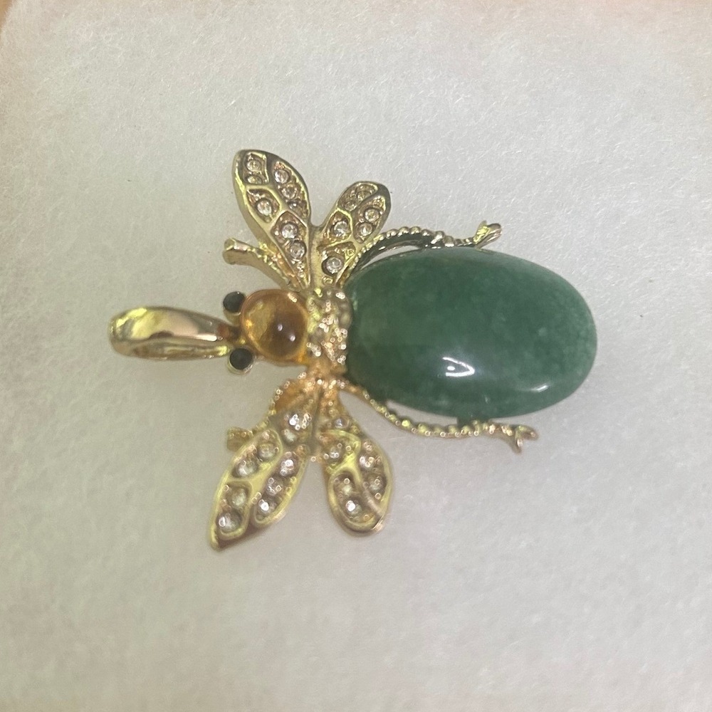 Vintage Gold Tone Green Jade Rhinestone Bee Beetle Insect Pendant Statement Bug - Picture 5 of 5